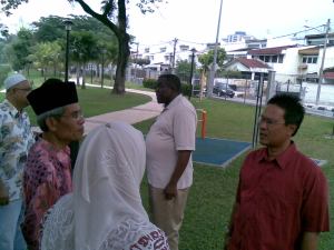 Moslim with daughter (back) and Othman while Zambri and Osman at the background