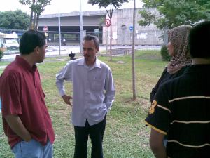 Burhan talking to Megat and wife